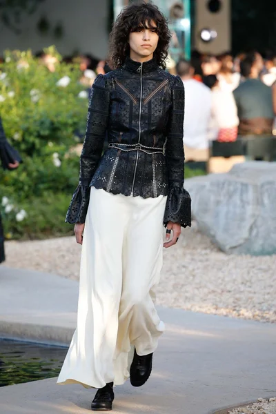 Look 50